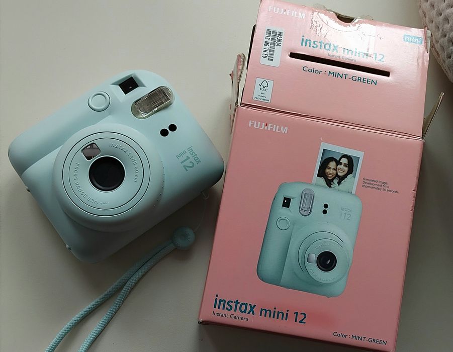 Instax mini 12 мясного цвета