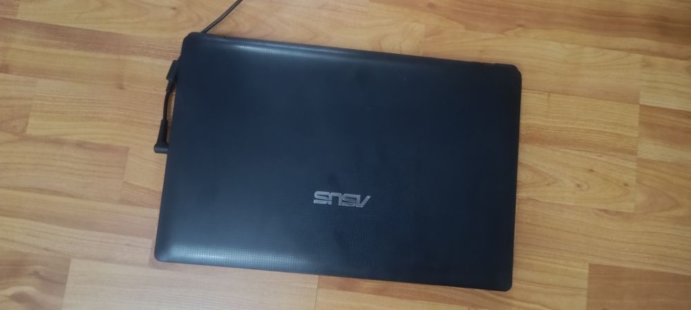 Продавам лаптоп-Asus