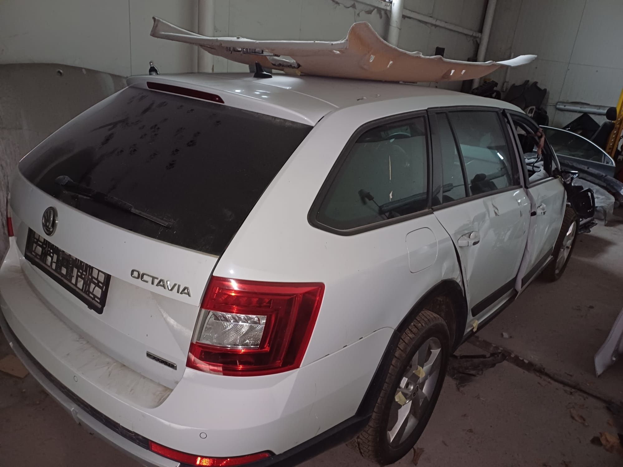 Vând skoda octavia scout avariata