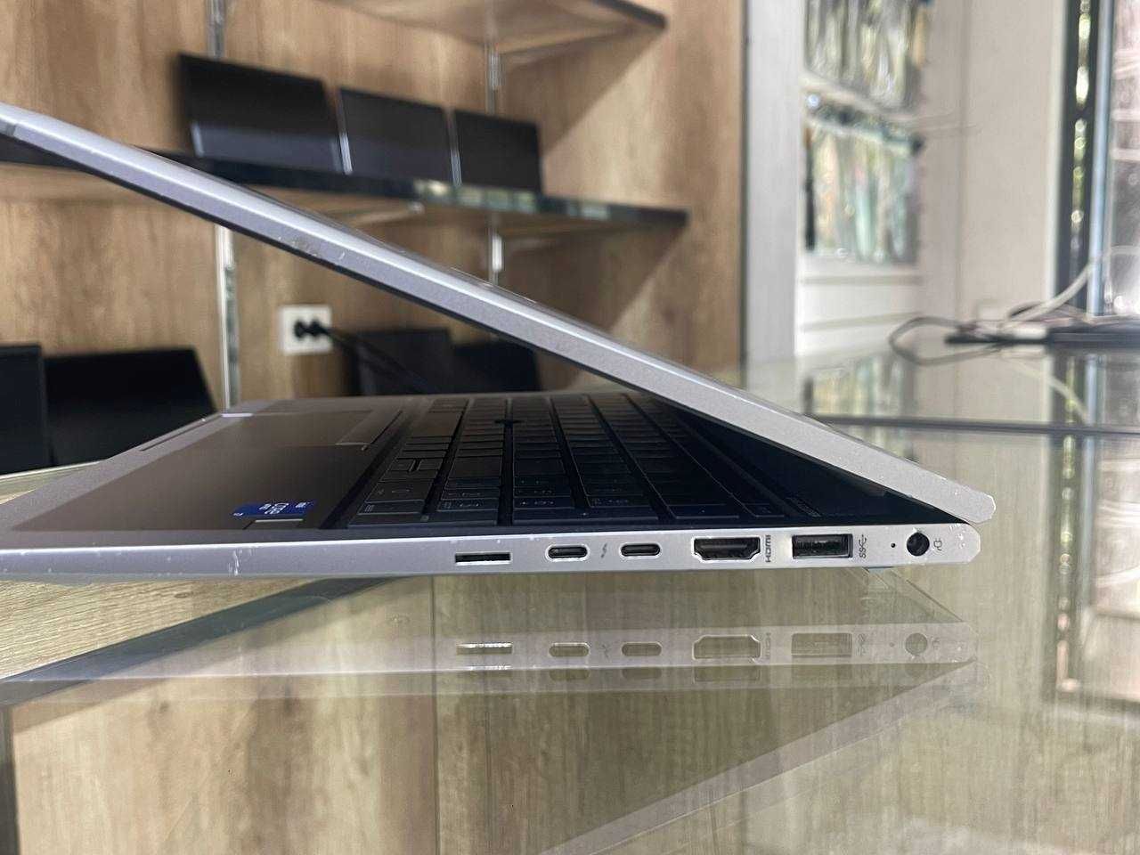 HP ZBook Firefly 15 G8 Core i7-1185G7 ram 16 ssd 256 Quadro T500 4gb
