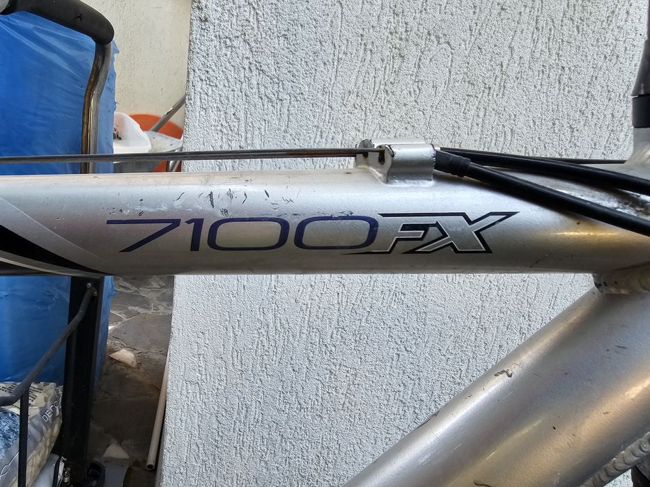 Cursiera TREK FX 7100