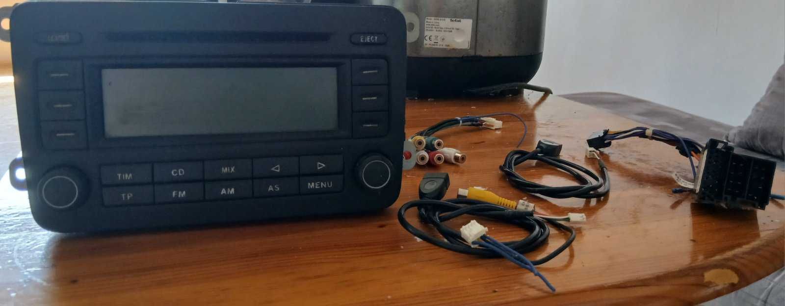 Оригинална мултимедия VW Touran + кабели – CD/радио – Бургас
