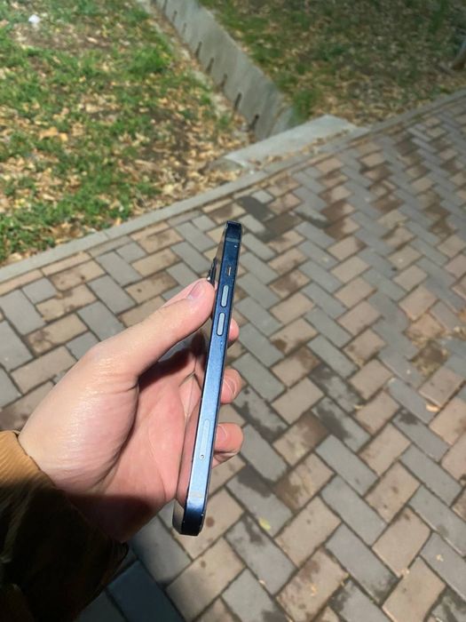 Продам айфон 13