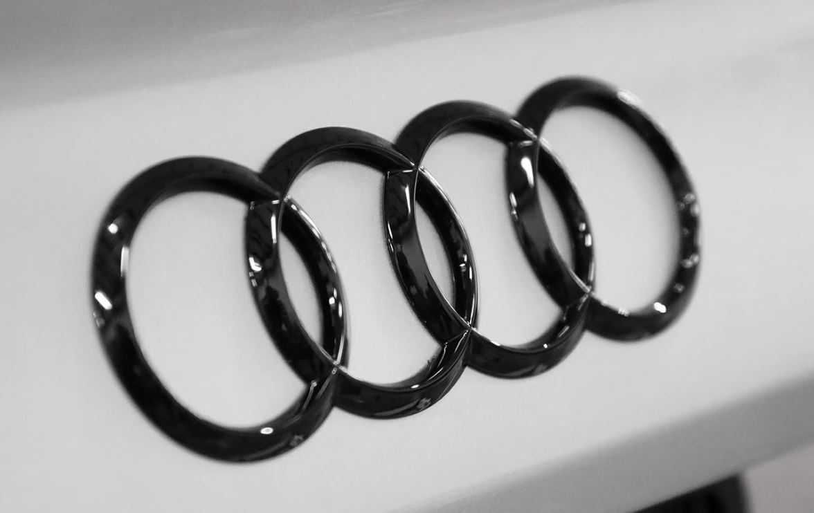 Емблема за Ауди Audi задна черен гланц 192мм A1 A3 A4 A5 A6