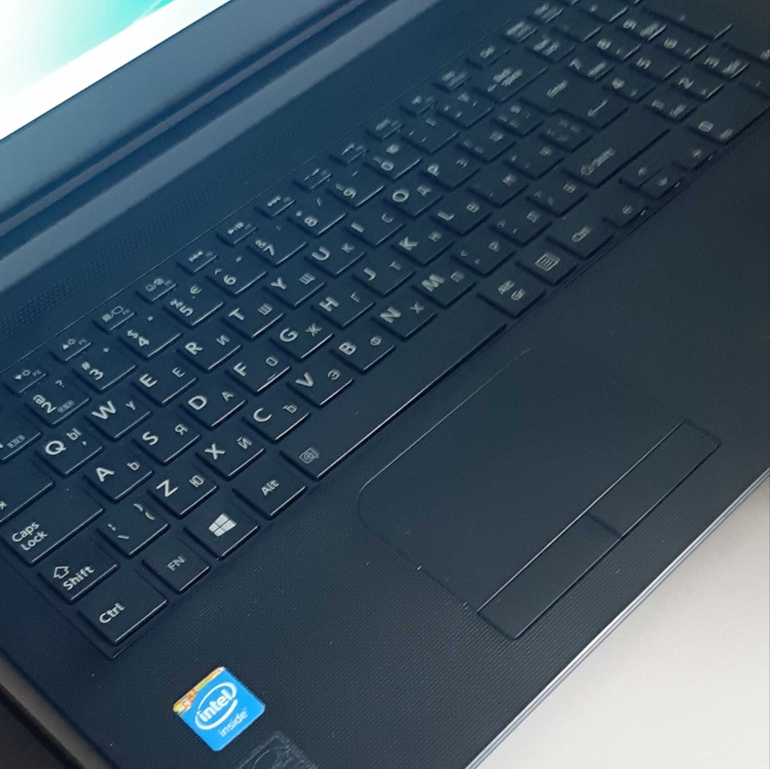 Лаптоп Toshiba Satellite C50-B-14D. Перфектен + чанта за лаптоп