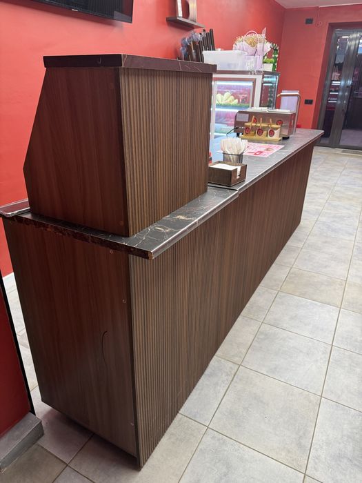 Ресепшен, барная стойка, витрина