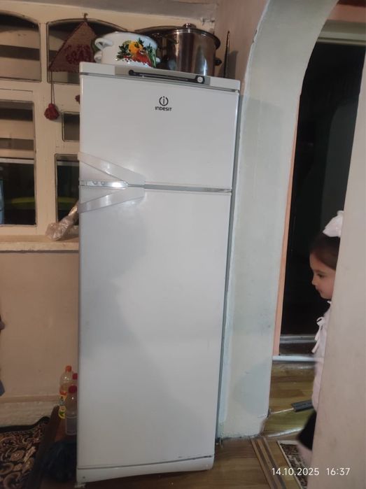 Холодильник Indesit