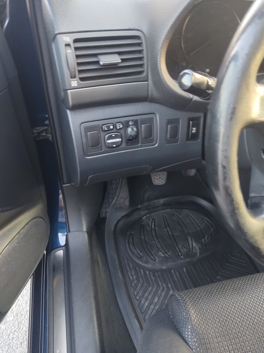 Продавам TOYOTA AVENSIS T25 комби