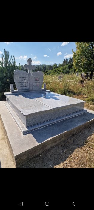 Monumente funerare, cruci