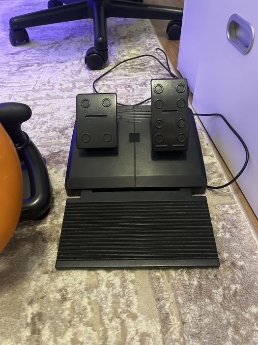 Volan si pedale speedlink pentru PC