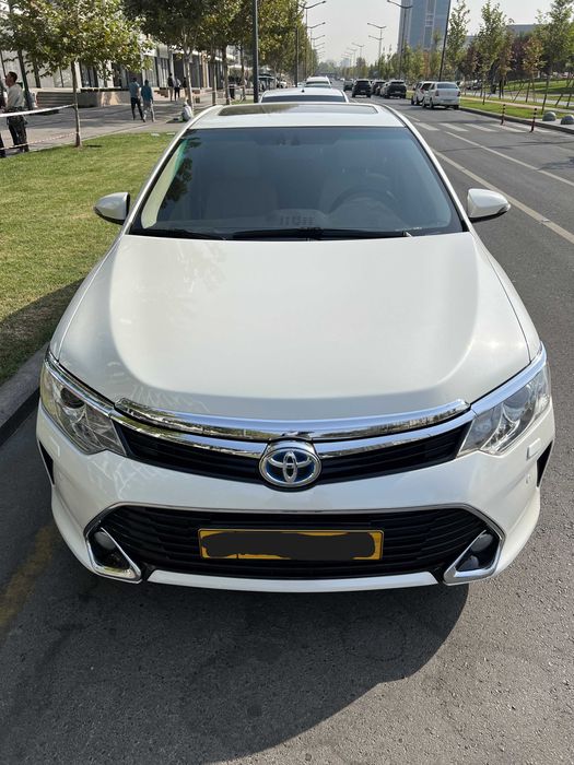 Toyota Camry 55 Hybrid 2016 года