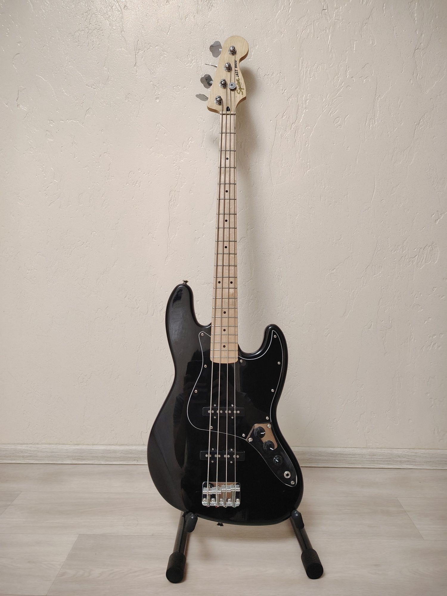 Бас Гитара Squier Affinity Jazz Bass
