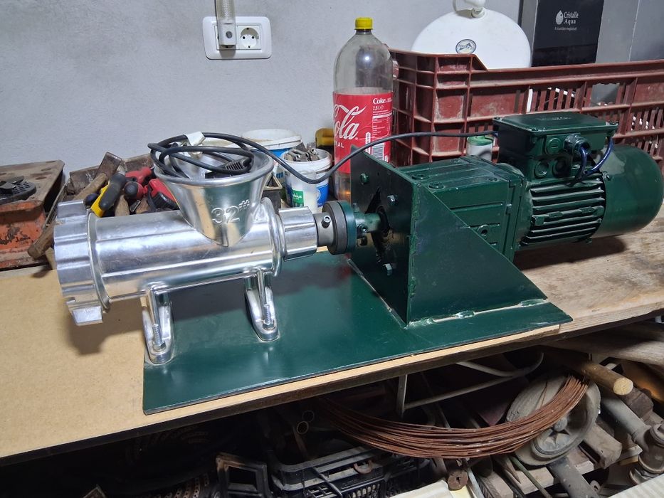 Vand masina de tocat carne