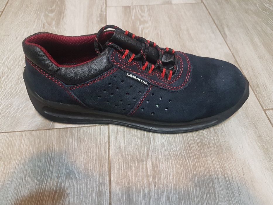 Vând pantofi cu protecție