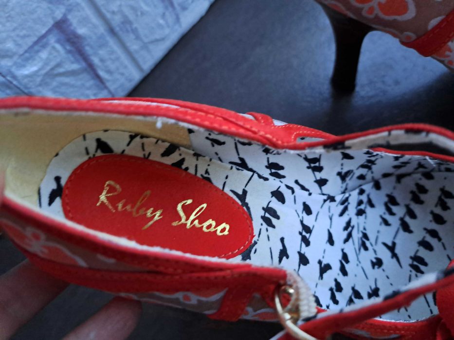 дамски обувки на токче Ruby Shoo номер39,Нови!