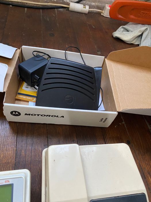 Лот от стари телефони и приемници -50Лв.