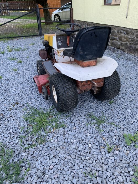 Tractoras de tuns iarba