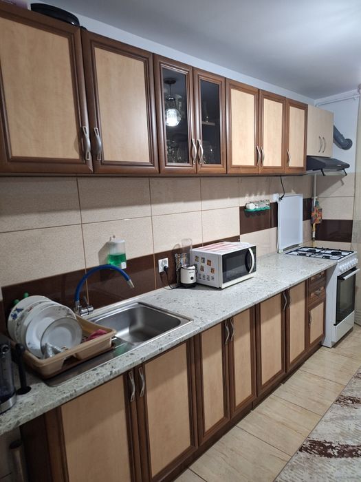 Mobila de bucătărie plus chiuveta