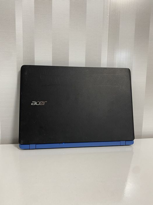 Лаптоп Acer Aspire ES1-132 с Windows 10