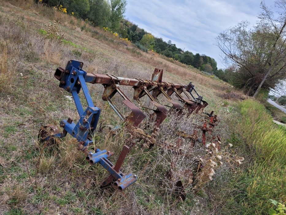 Vând utilaje tractor