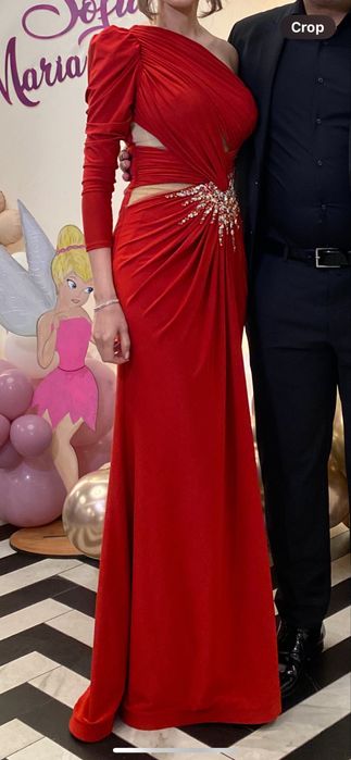 Vand rochie lunga rosie cu aplicatii din pietre