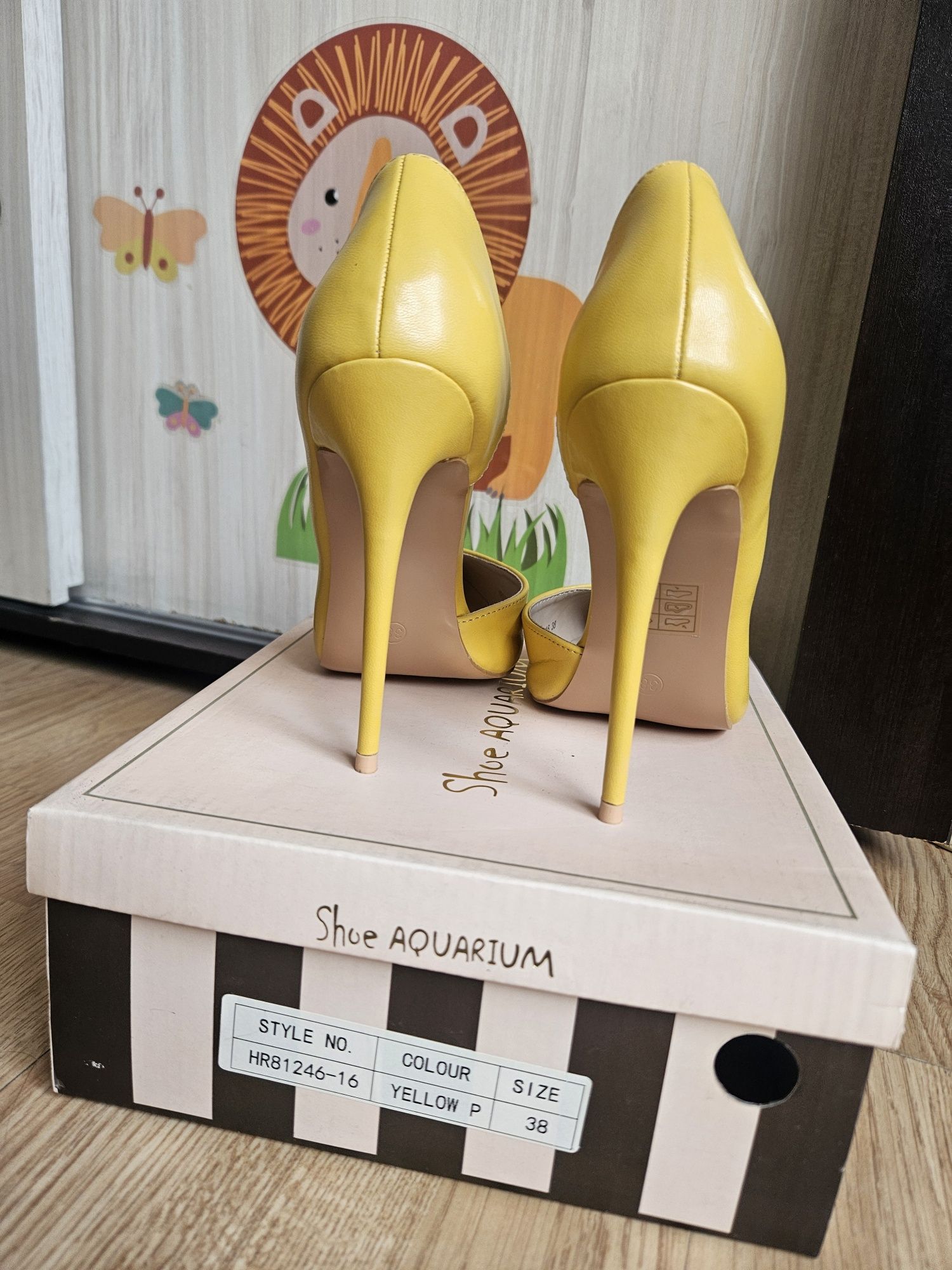SHOE AQUARIUM Дамски елегантни обувки на висок ток