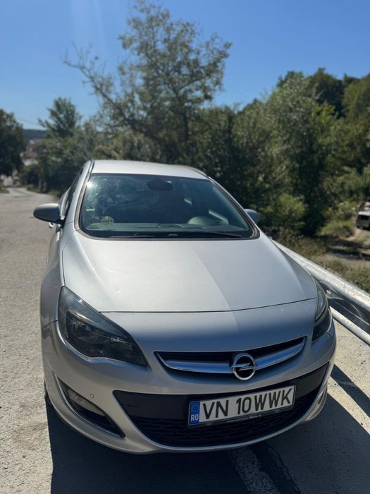Vând opel astra j