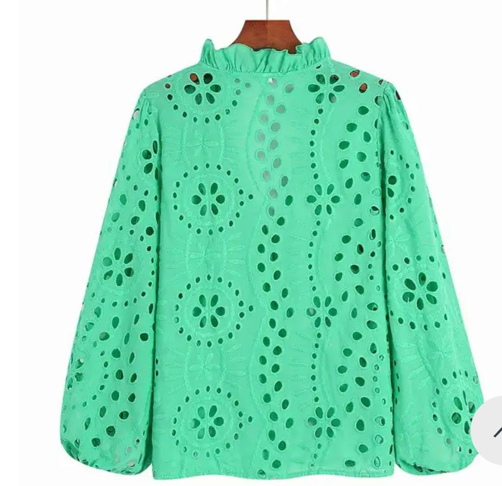 Елегантна дамска риза с дантела в зелено