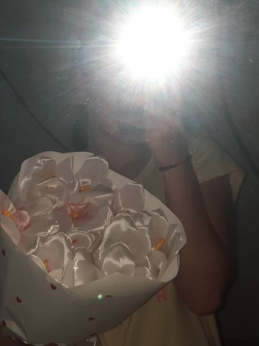 Продам букет цветов из атласных лент.