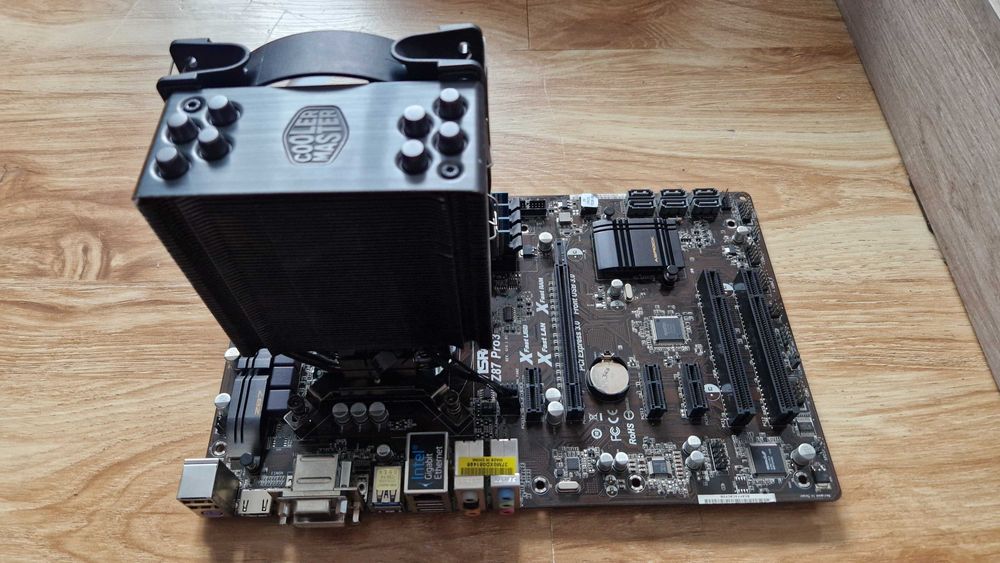 Vand KIT QUAD i5K+Z87+16GB RAM+Cooler Master !! CA NOU !! la 300lei