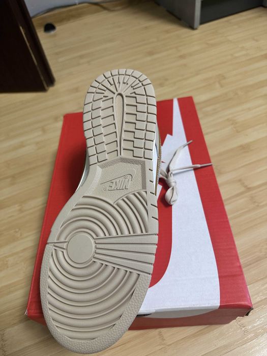 Nike Dunks Metalic gold