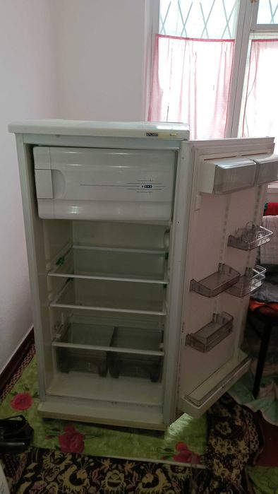 небольшой холодильник