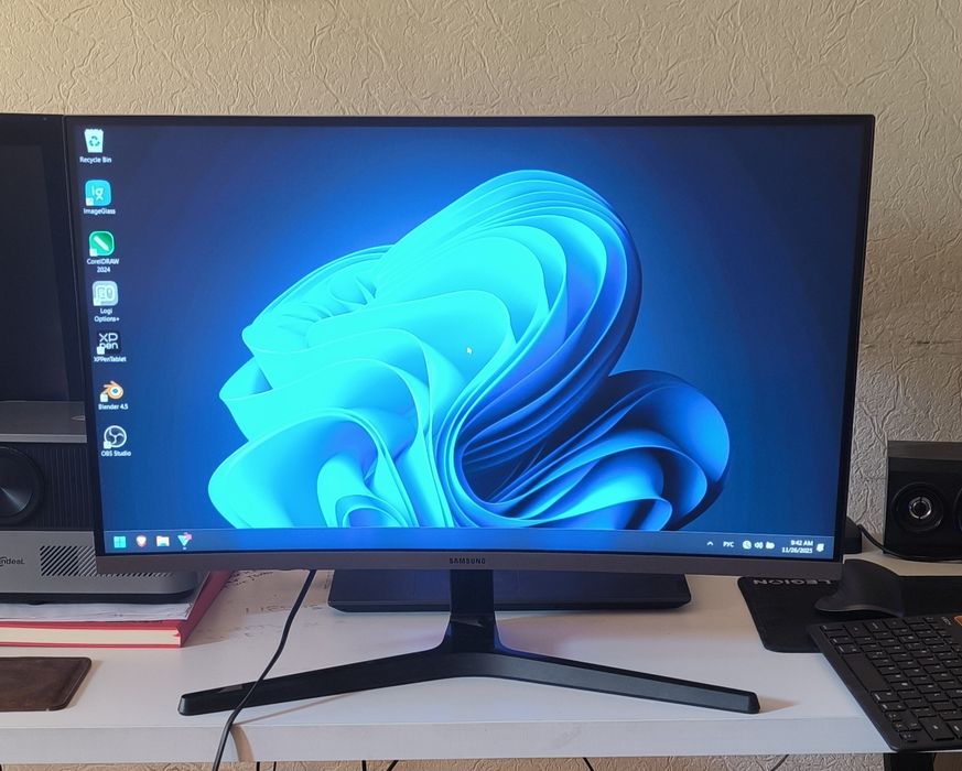 Изогнутый монитор +клавиатура