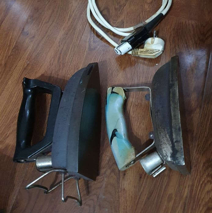 Fier de călcat vechi ideal pt...colecționari.