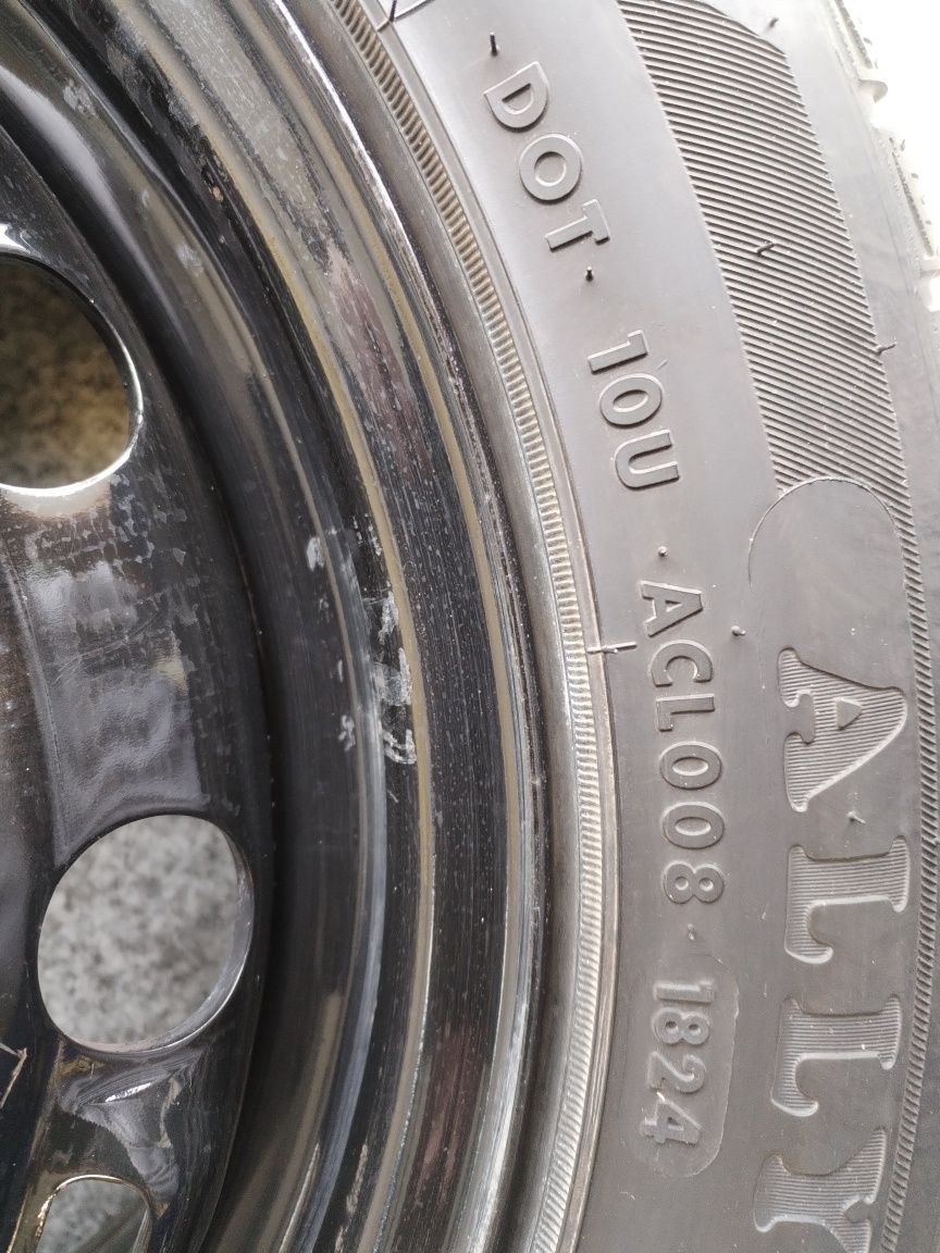 Vând set 4 buc anvelope iarna 195/55R15