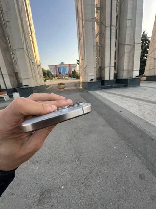 Продам айфон 15про мах
