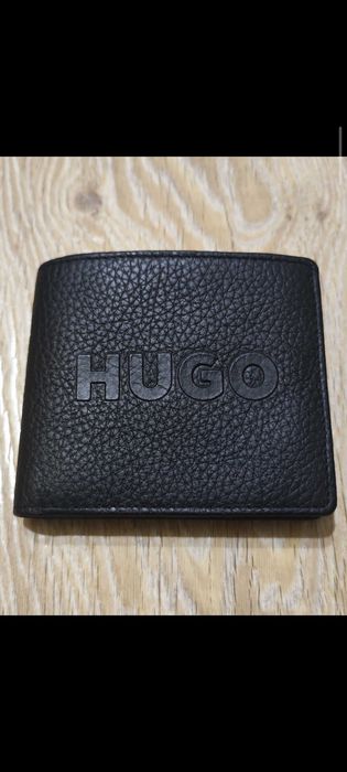 Чисто Ново и Оригинално Портмоне HUGO
