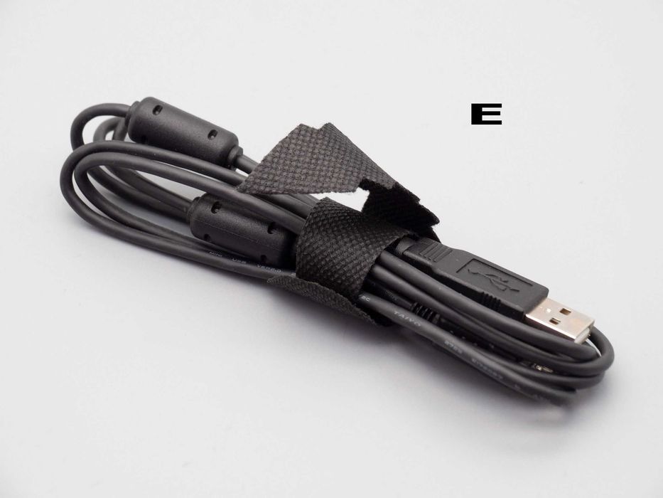 accesorii foto (carcasa card sd, protectie blit, cablu foto, etc)