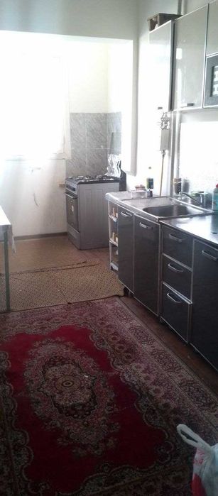 uyni bir xonasi beriladi  faqat yosh oila yoki ayolaga bez maklerskiy