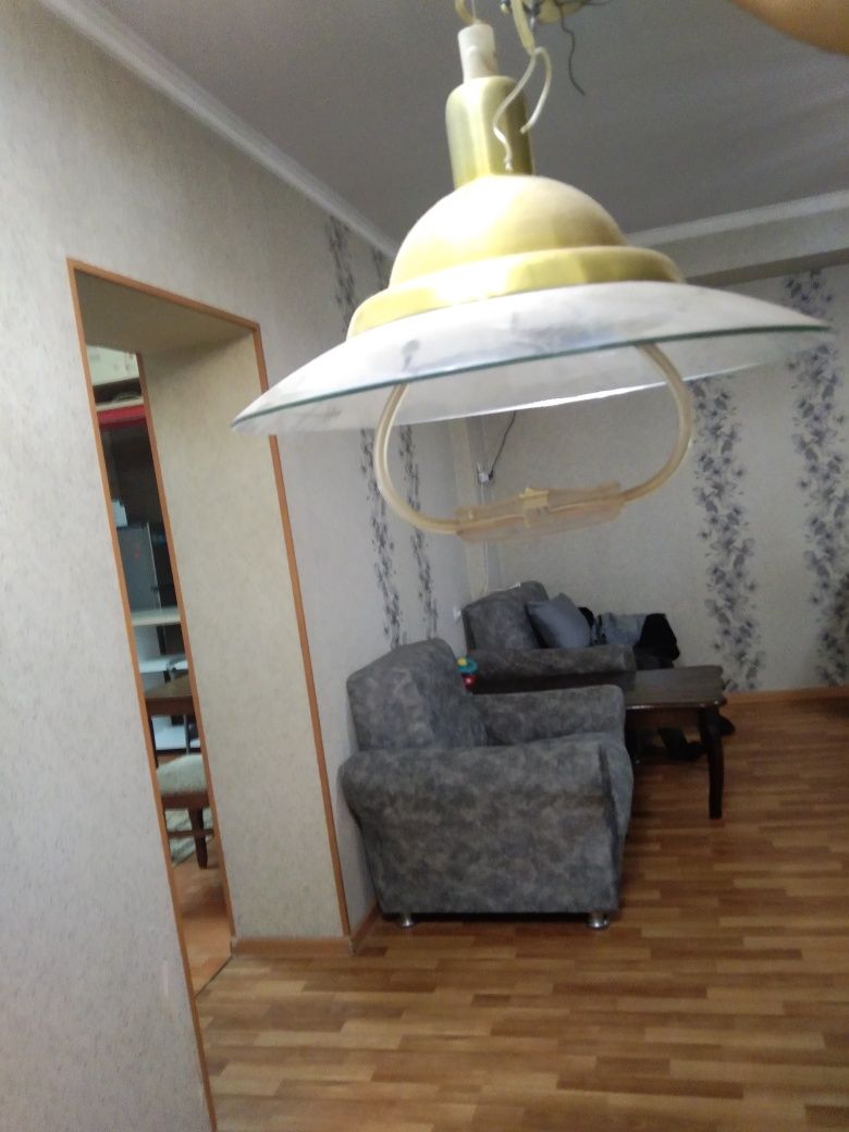 Продам люстры 3 шт
