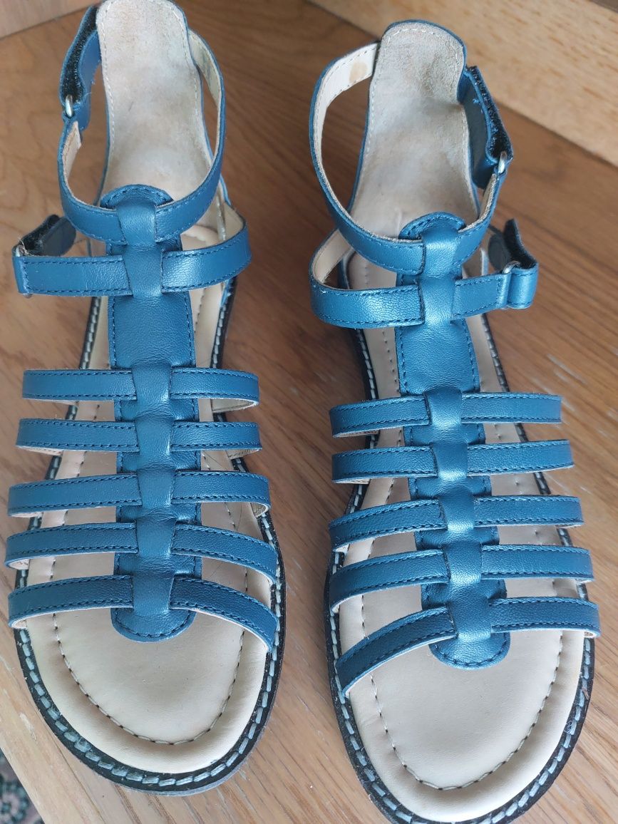 Vând sandale bleumarin
