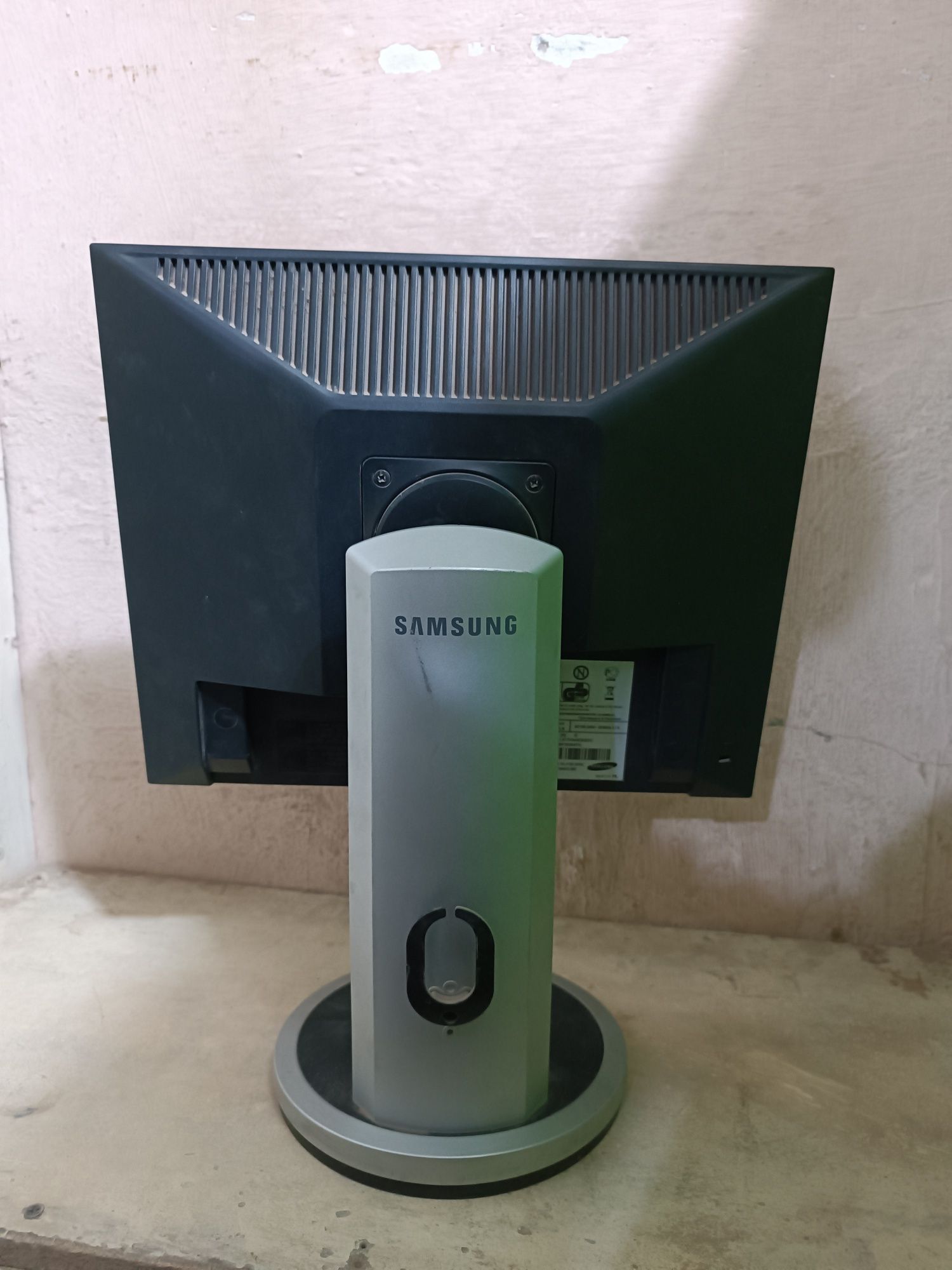 Samsung Manitor 17 duyumlik kvadrat