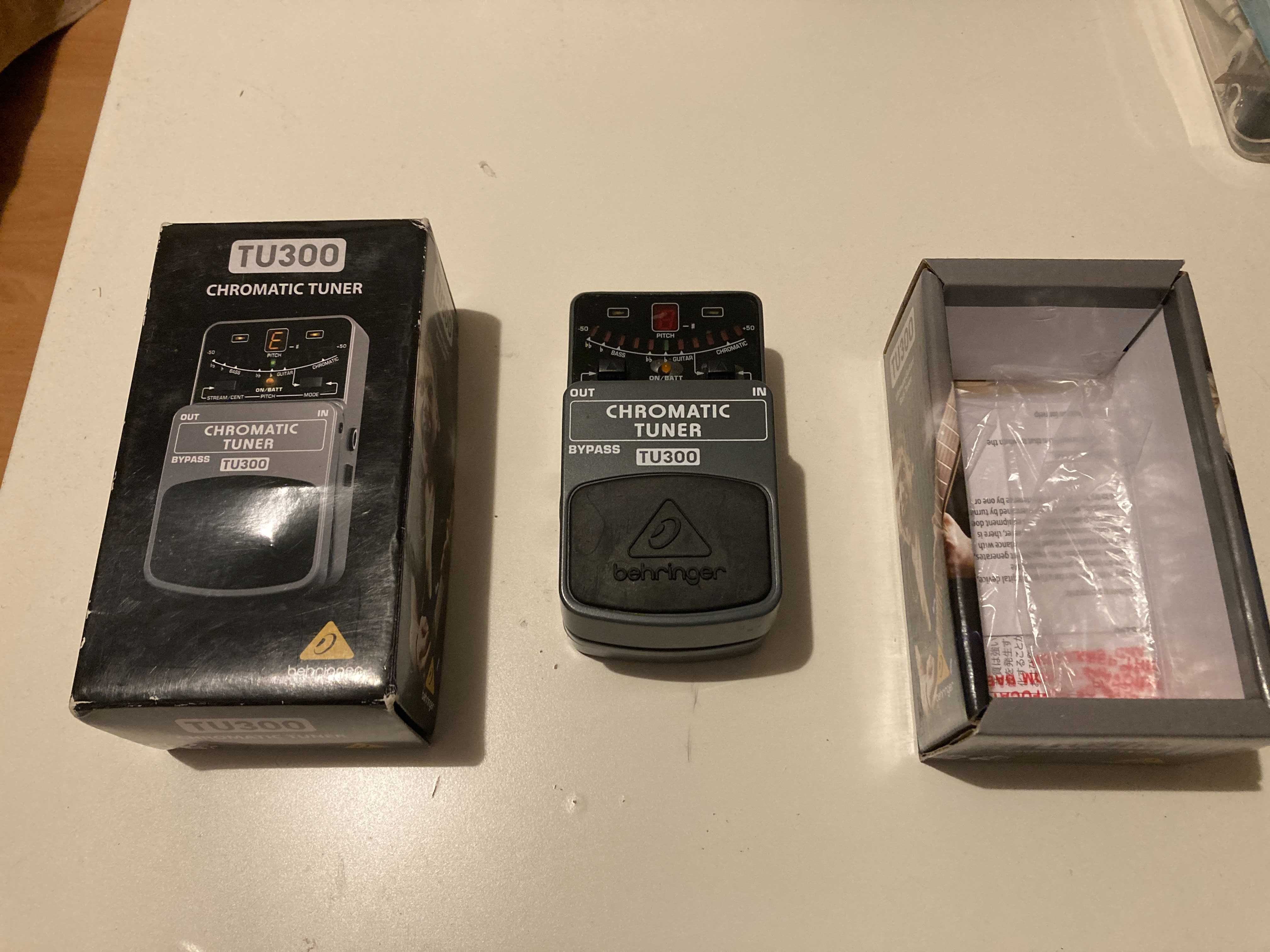 TU300 Chromatic Tuner Pedala Behringer