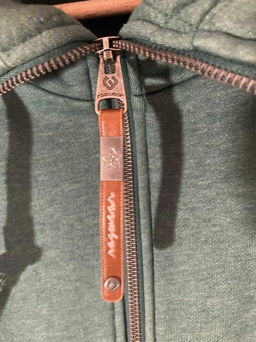 Дамски суичър с качулка и цип на Ragwear, размер М