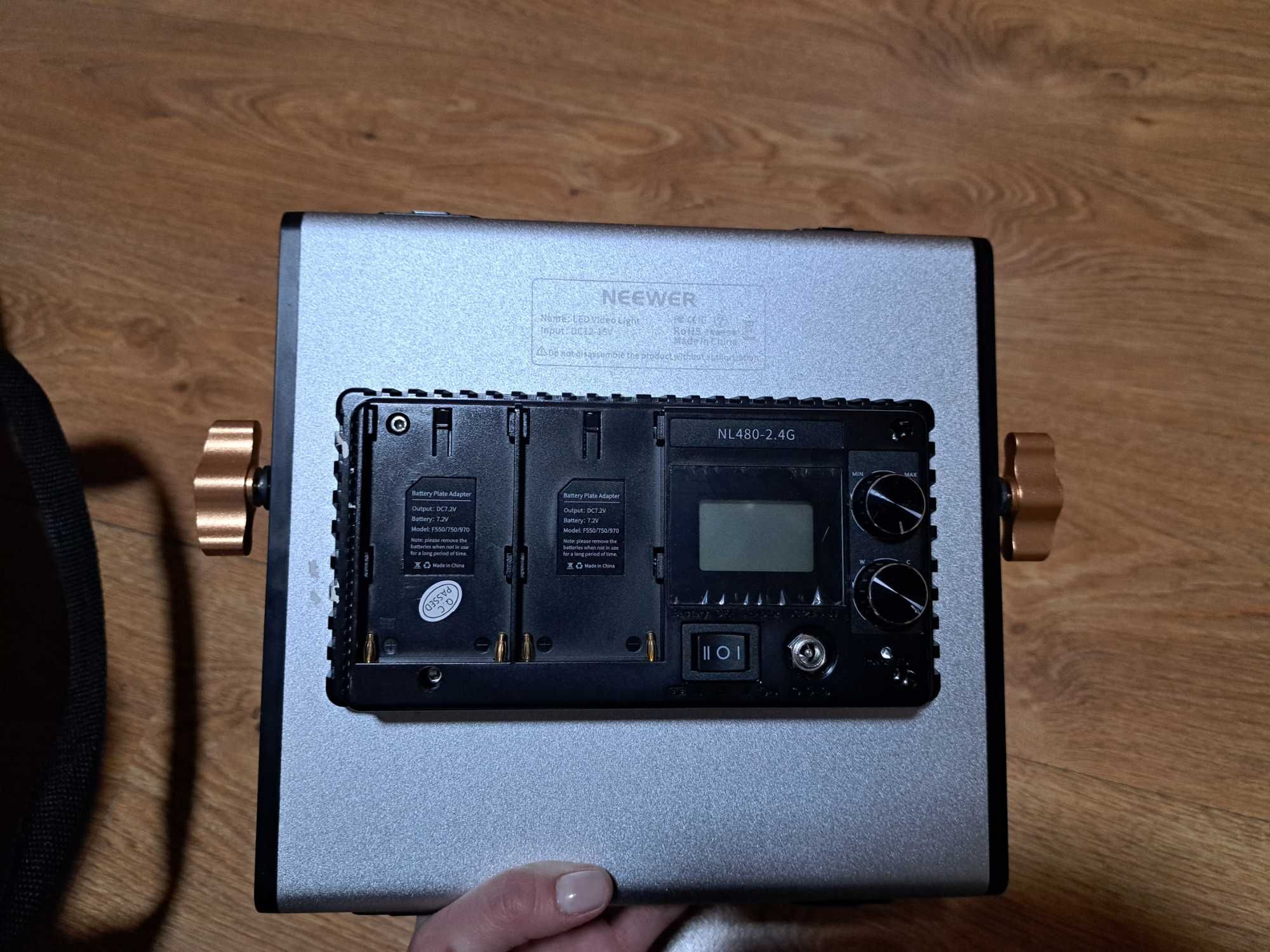 Kit 2 panouri LED Bi-color, Neewer, cu telecomanda control fara fir.