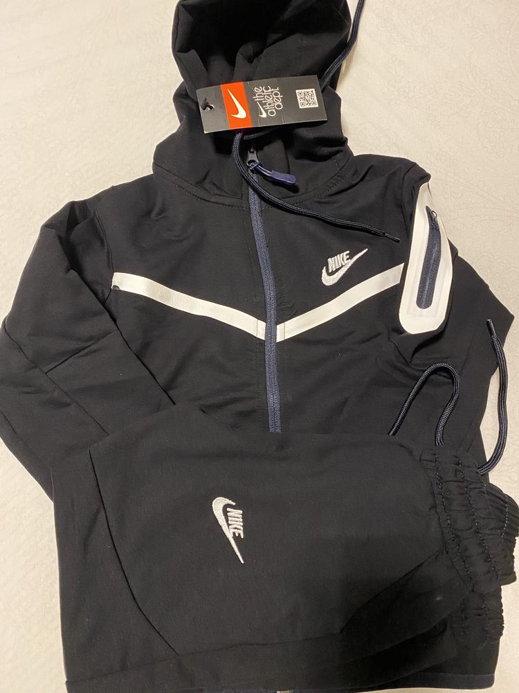 Детски екипи Nike Tech 5-6г.