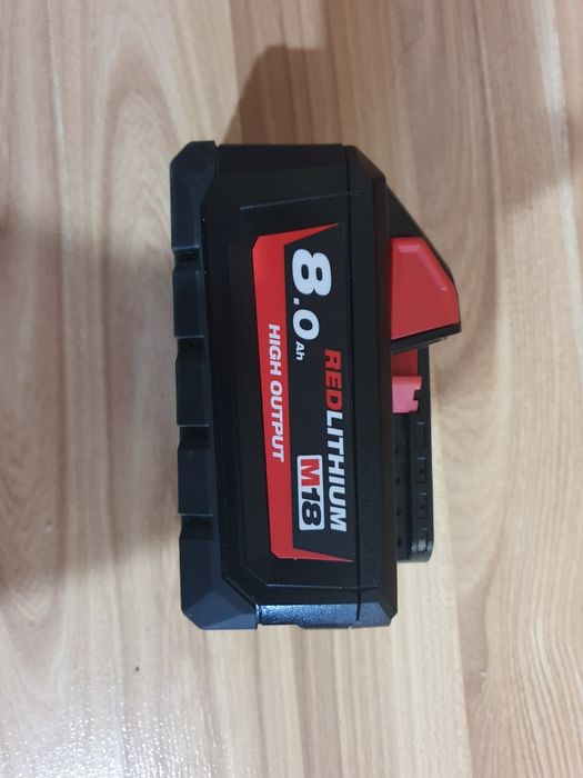 Vind acumulator Milwauke 18v 8A