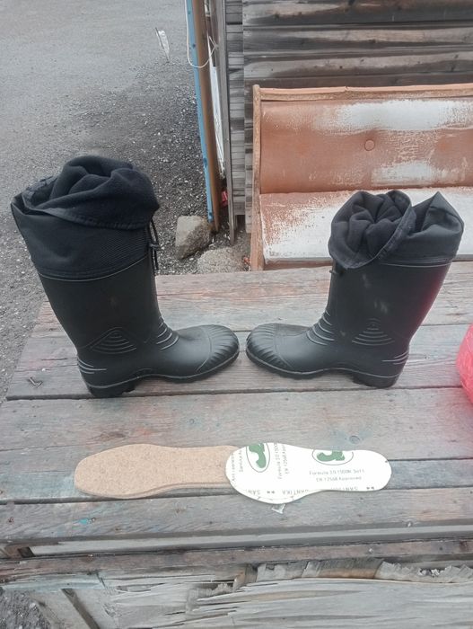 Продаю резиновые сапоги