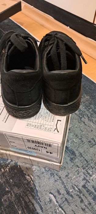 Обувки ,естествен велур