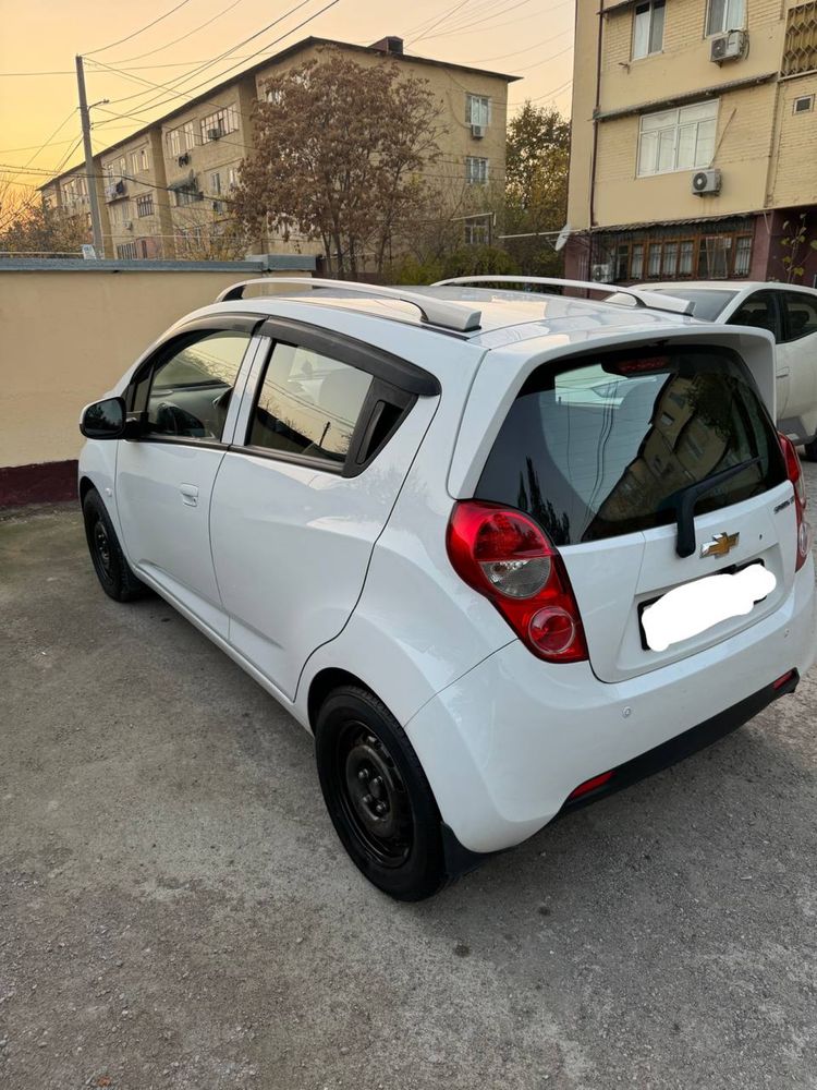 Автомобиль Chevrolet Spark